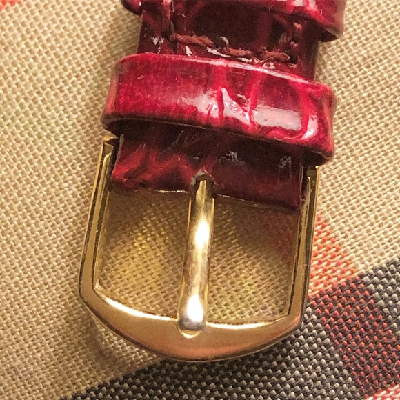 Vintage Classic Brand Antimagnetic Wrist Watch - Picture 4 of 9